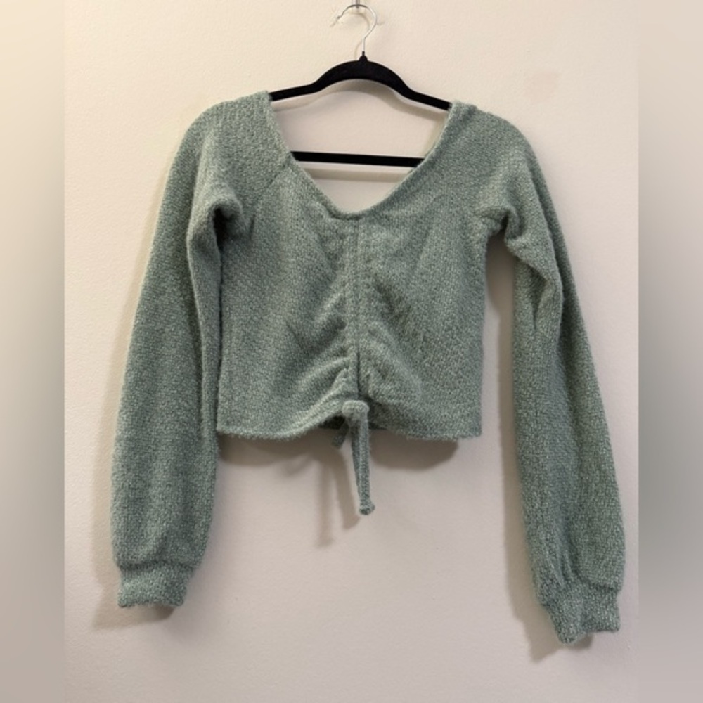 Hollister Cropped Ruched Fuzzy Green Sweater‎ - M